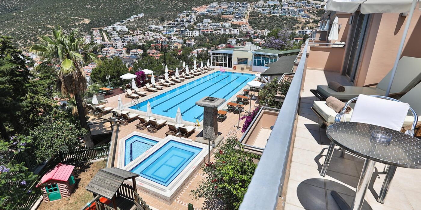 HappyKalkan Teras Suite