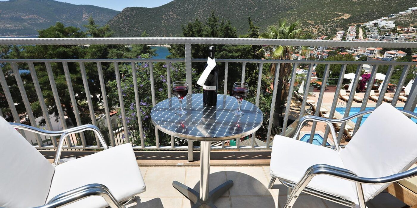 HappyKalkan Teras Suite